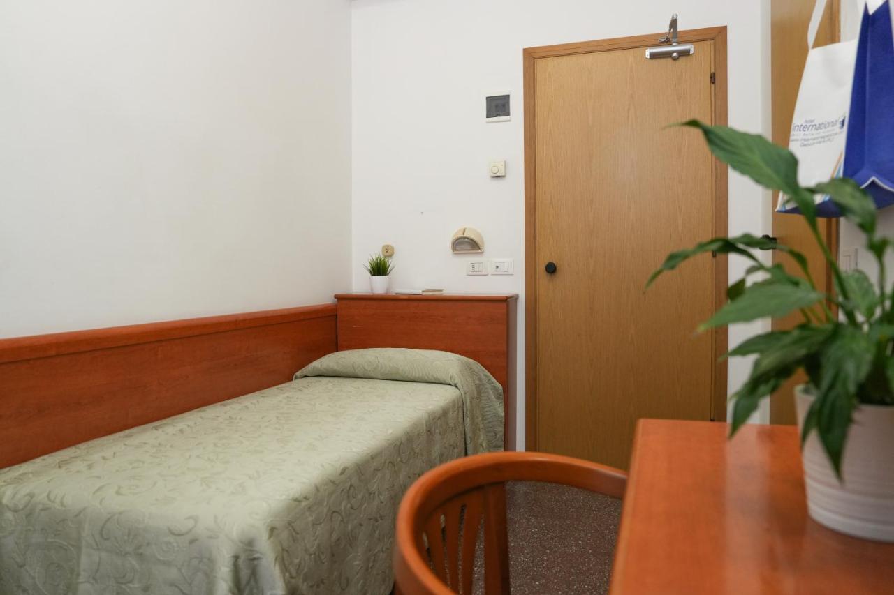 Hotel International ガビッチェ・マーレ エクステリア 写真