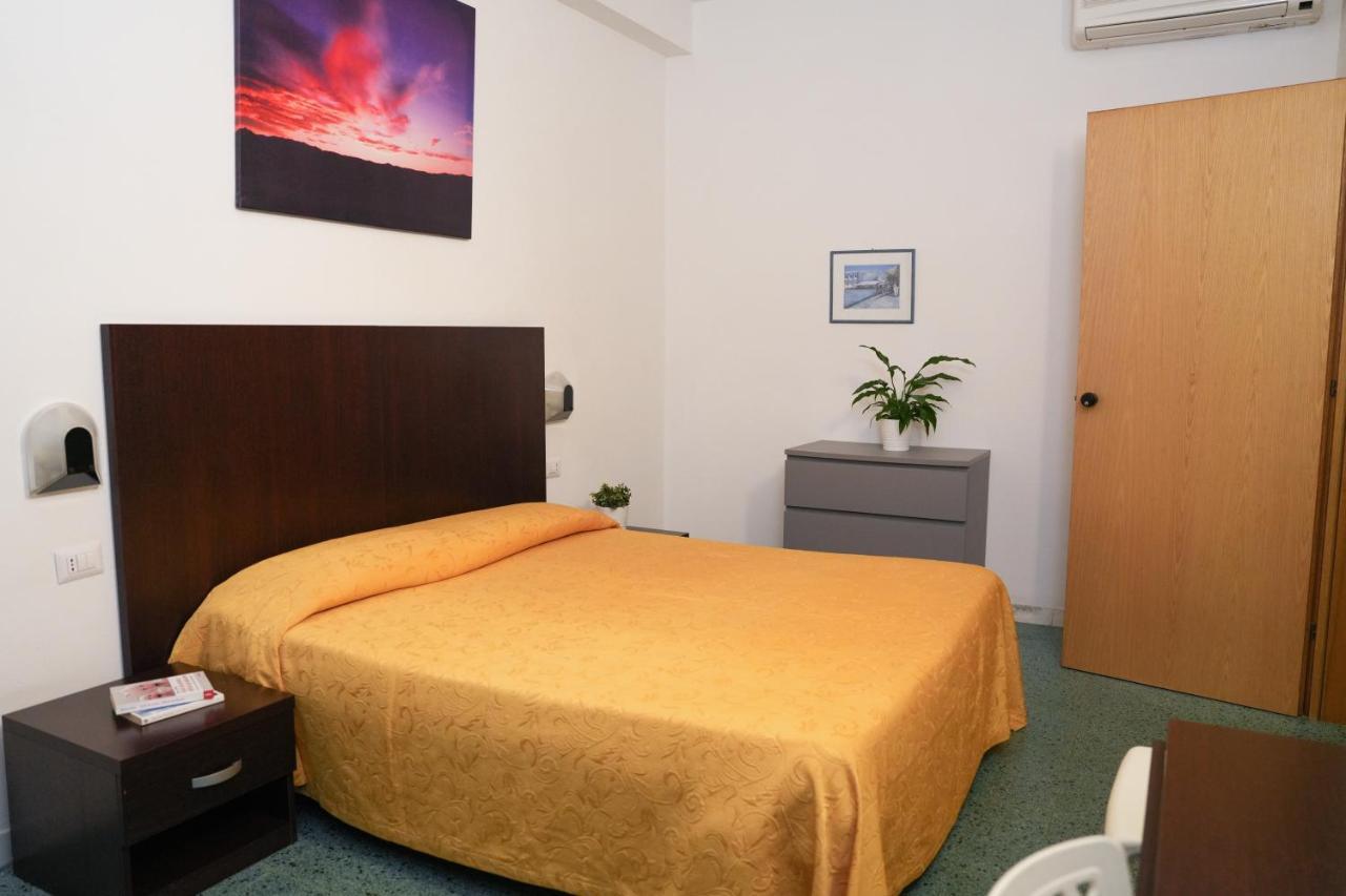 Hotel International ガビッチェ・マーレ エクステリア 写真