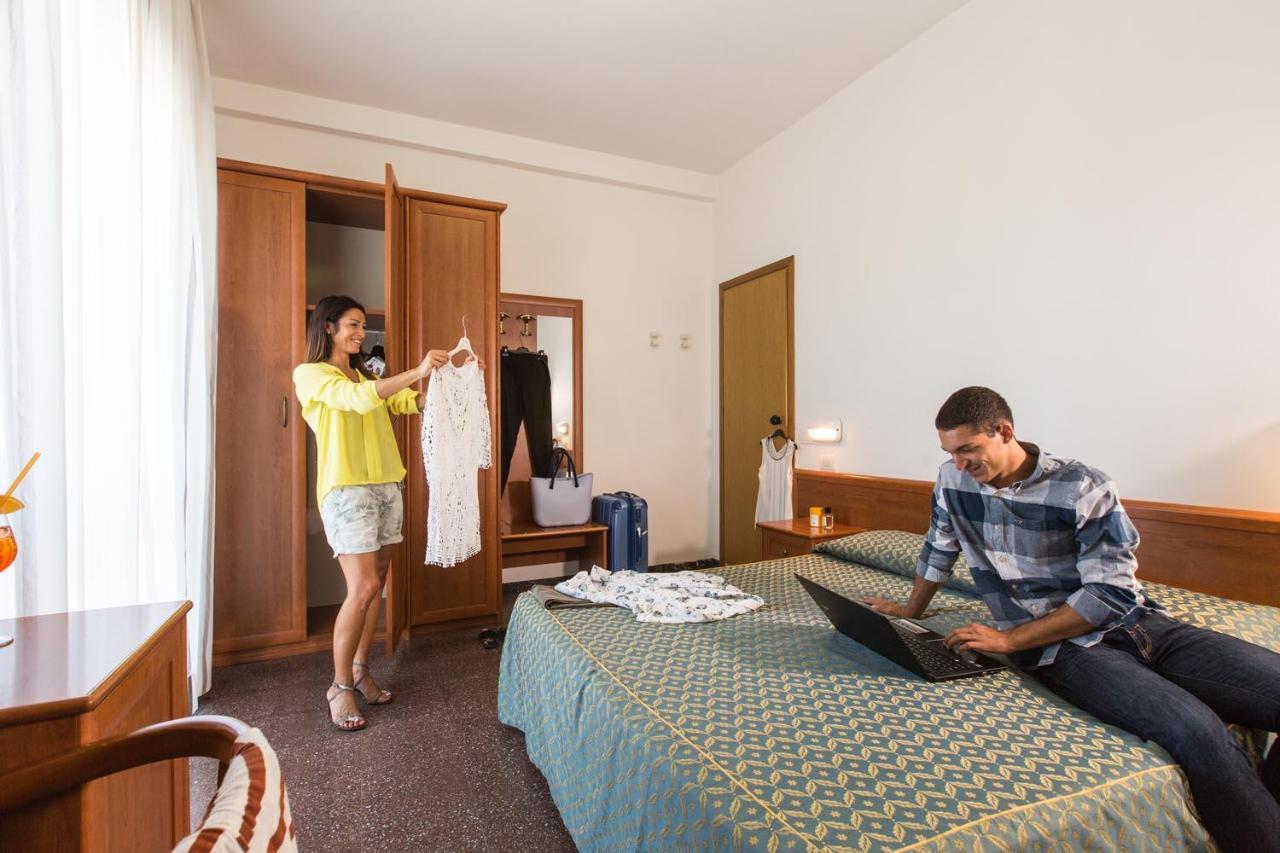 Hotel International ガビッチェ・マーレ エクステリア 写真